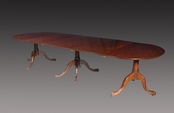George III Chippendale mahogany triple pedestal dining table
